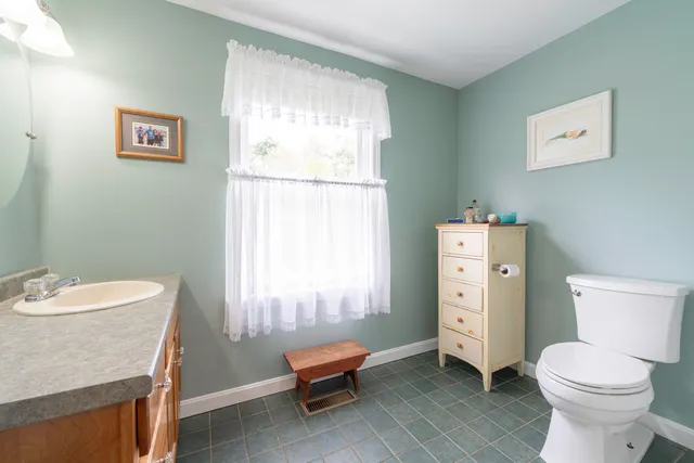 $489,000 | 7 Salmon Run, Raymond, ME 04071