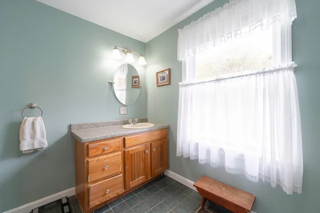 $489,000 | 7 Salmon Run, Raymond, ME 04071