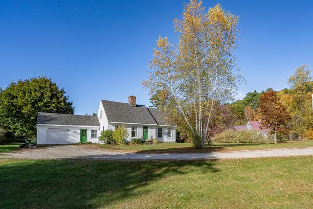 $489,000 | 7 Salmon Run, Raymond, ME 04071