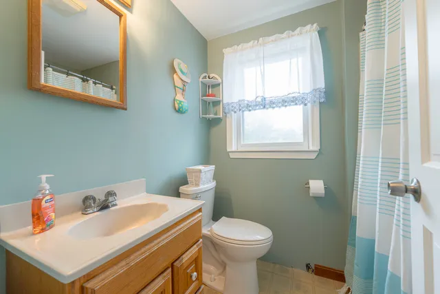 $489,000 | 7 Salmon Run, Raymond, ME 04071