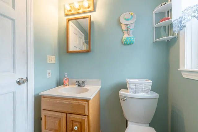 $489,000 | 7 Salmon Run, Raymond, ME 04071