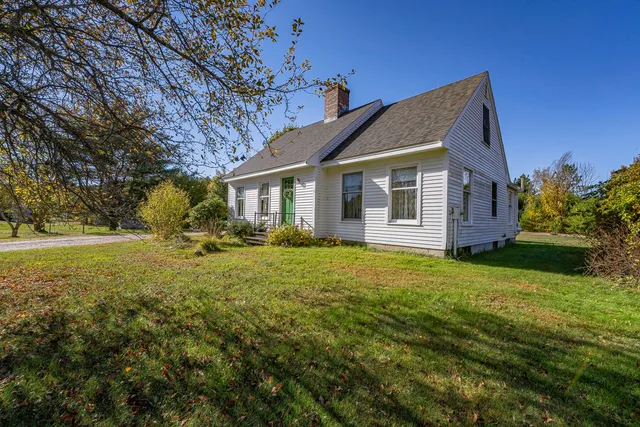 $489,000 | 7 Salmon Run, Raymond, ME 04071