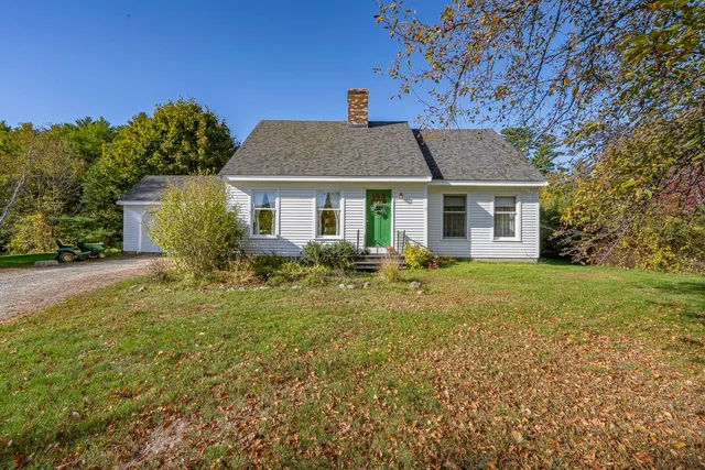 $489,000 | 7 Salmon Run, Raymond, ME 04071