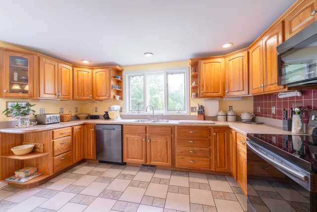 $489,000 | 7 Salmon Run, Raymond, ME 04071