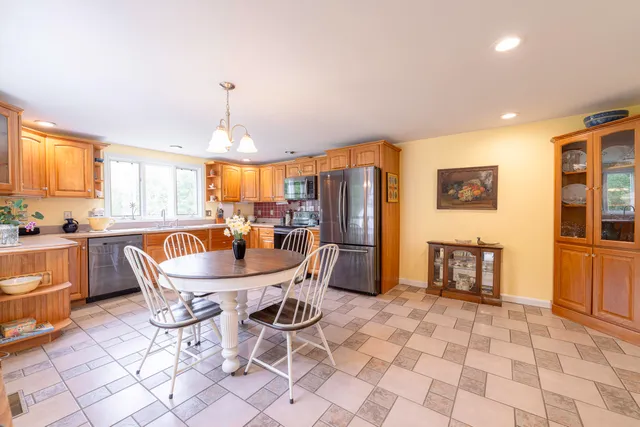 $489,000 | 7 Salmon Run, Raymond, ME 04071