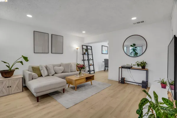 $470,000 | 1260 Pine Creek Way, Unit I, Concord, CA 94520