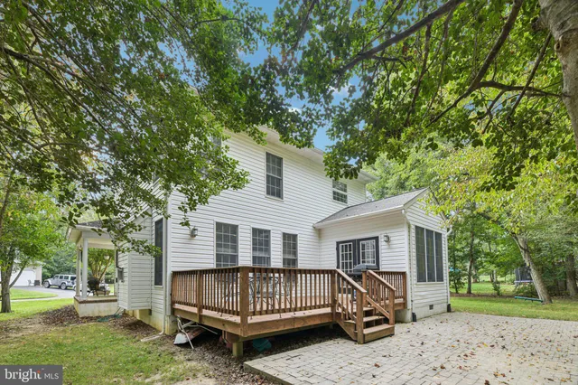 a view of backyard of house