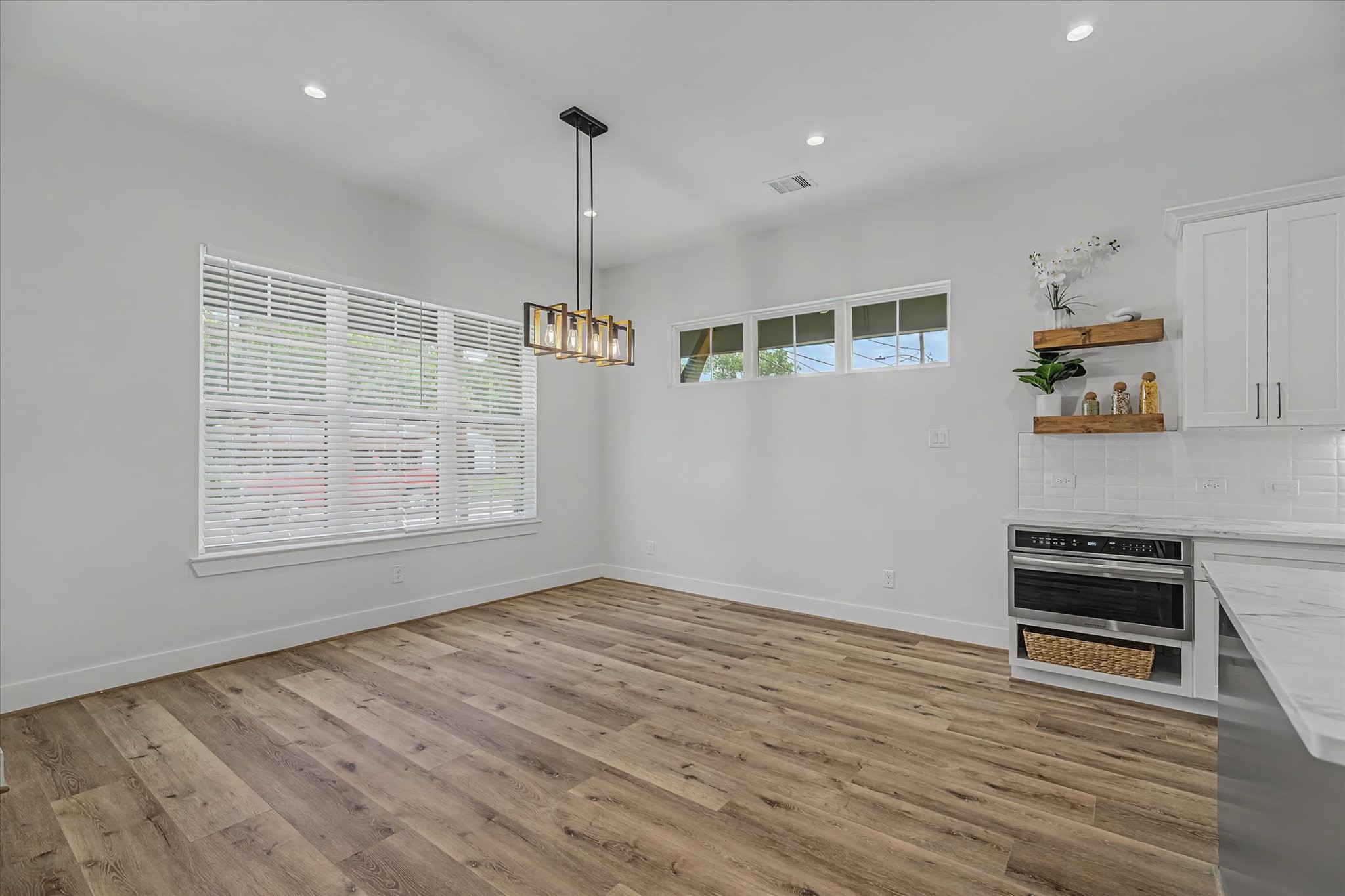3806 Dreyfus Street Houston, TX 77021 - Photo 6 of 48 Bright and airy dining area featuring abundant natural light and modern finishes.