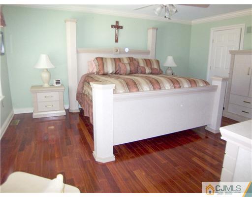 29 West Cliff Road Colonia, NJ 07067 - Photo 13 of 25 a living room with a bed and a table
