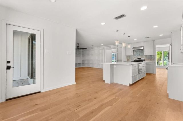 $419,500 | 512 Orchard Drive, Lake Charles, LA 70605