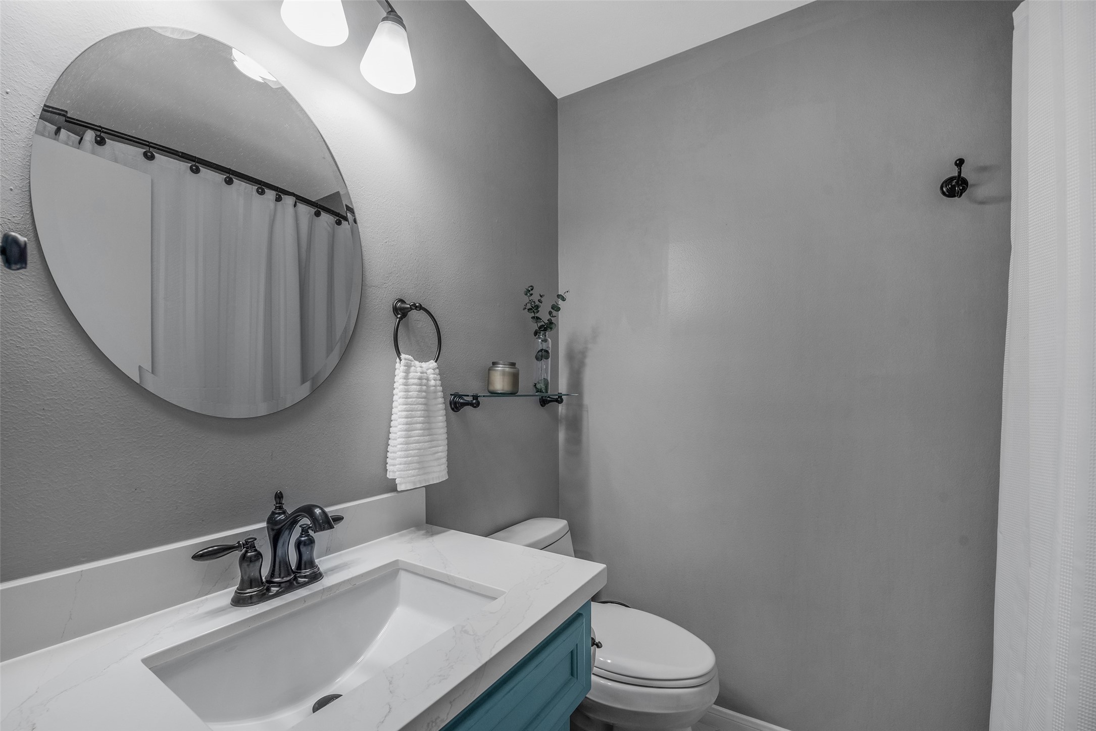 1028 La Rue Street Houston, TX 77019 - Photo 8 of 29 Downstairs full bath