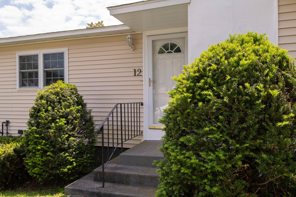 12 Crooker Drive Lynn, MA 01904 - Photo 3 of 30