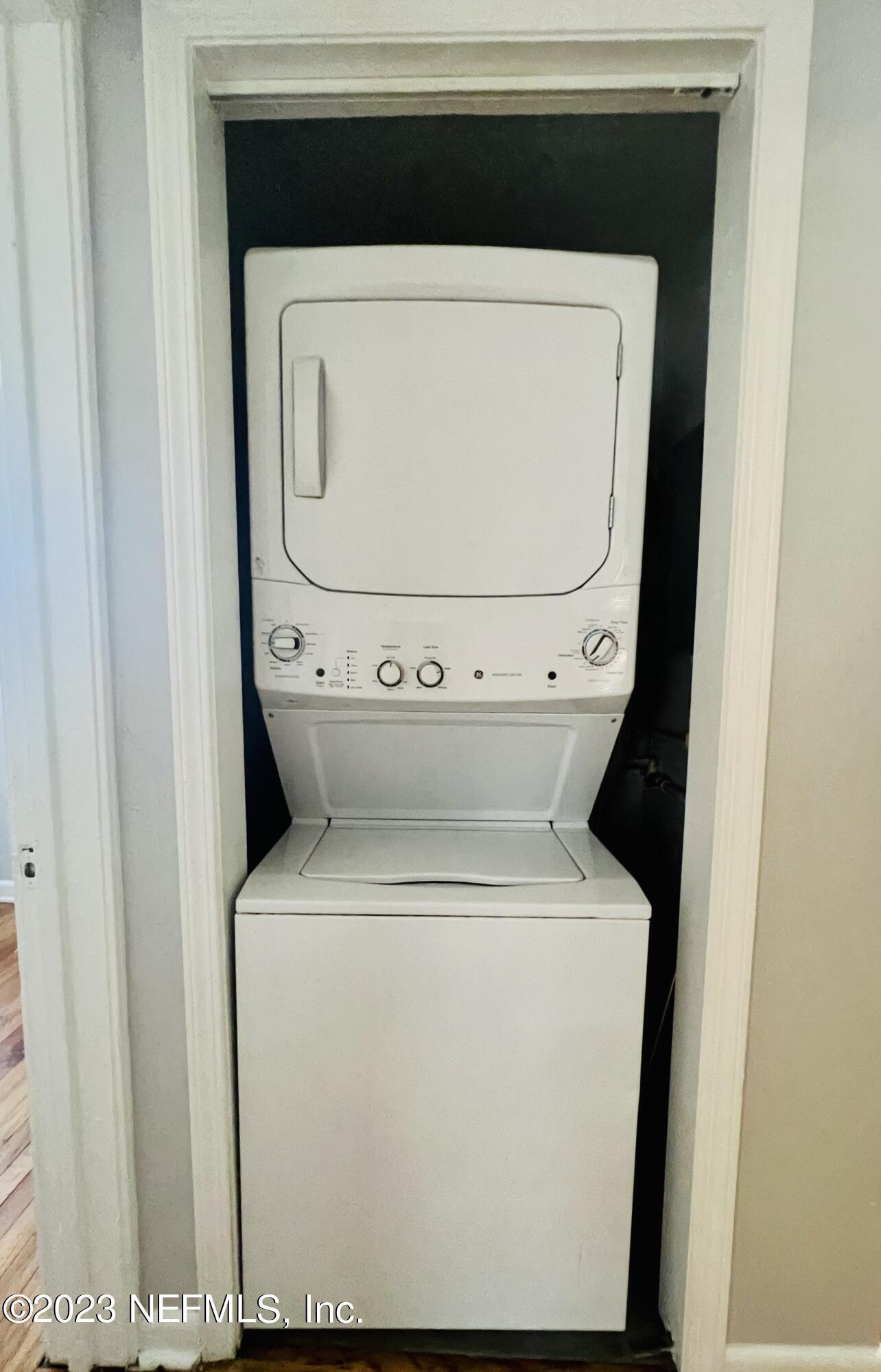 2105 Kingswood Road Jacksonville, FL 32207 - Photo 13 of 15 Laundry