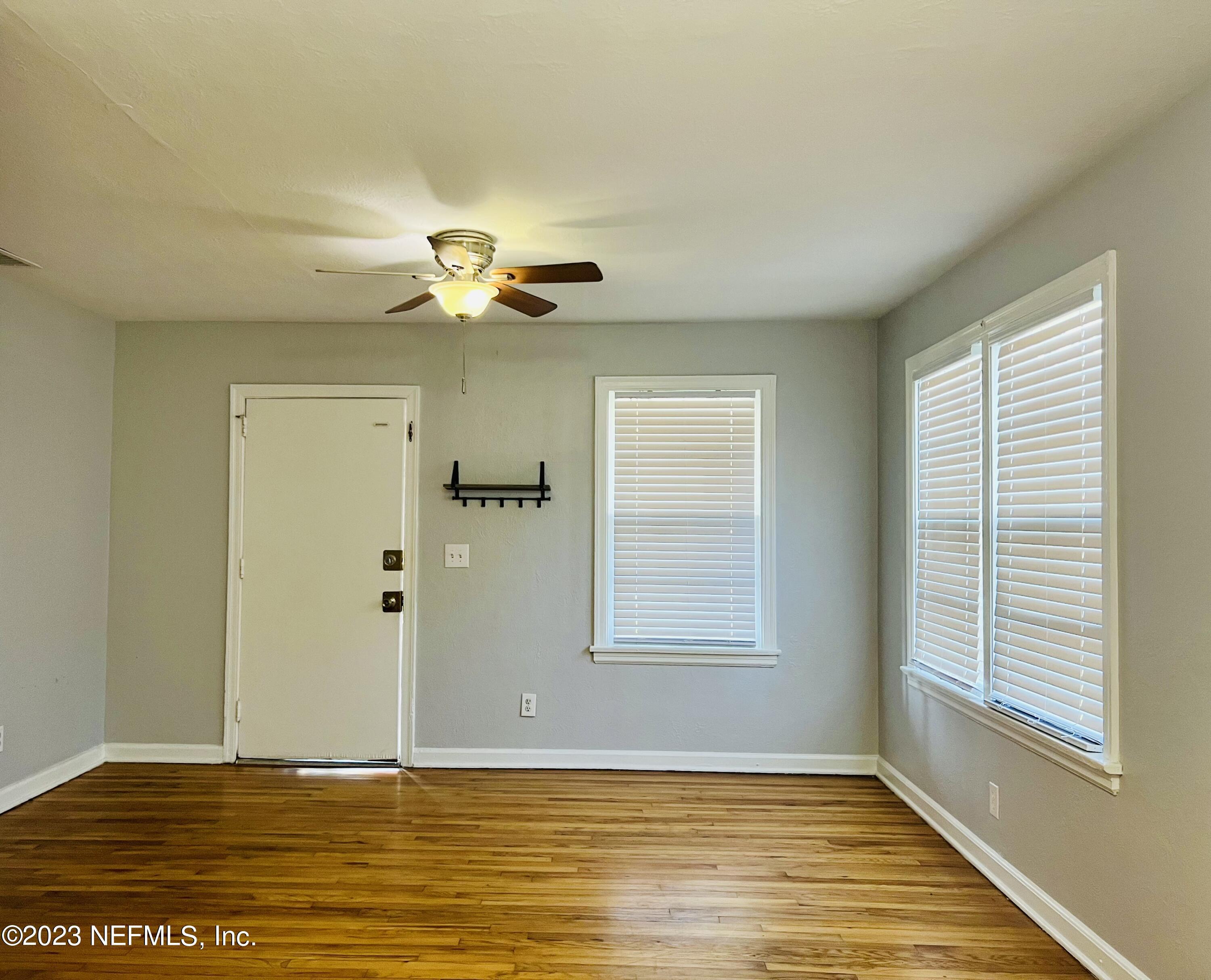 2105 Kingswood Road Jacksonville, FL 32207 - Photo 2 of 15 Living Area
