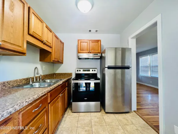 $1,595 | 2105 Kingswood Road, Jacksonville, FL 32207