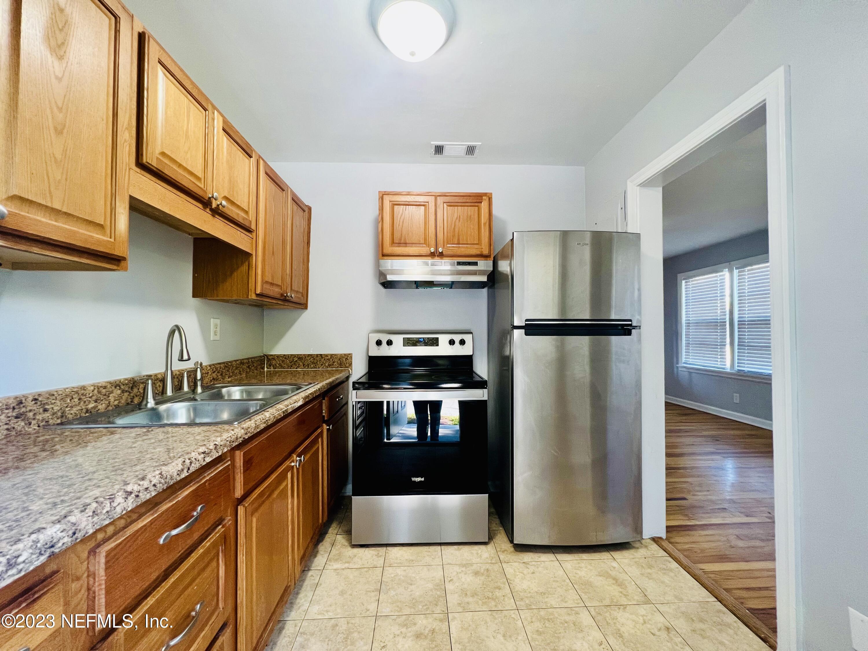 2105 Kingswood Road Jacksonville, FL 32207 - Photo 4 of 15 Kitchen