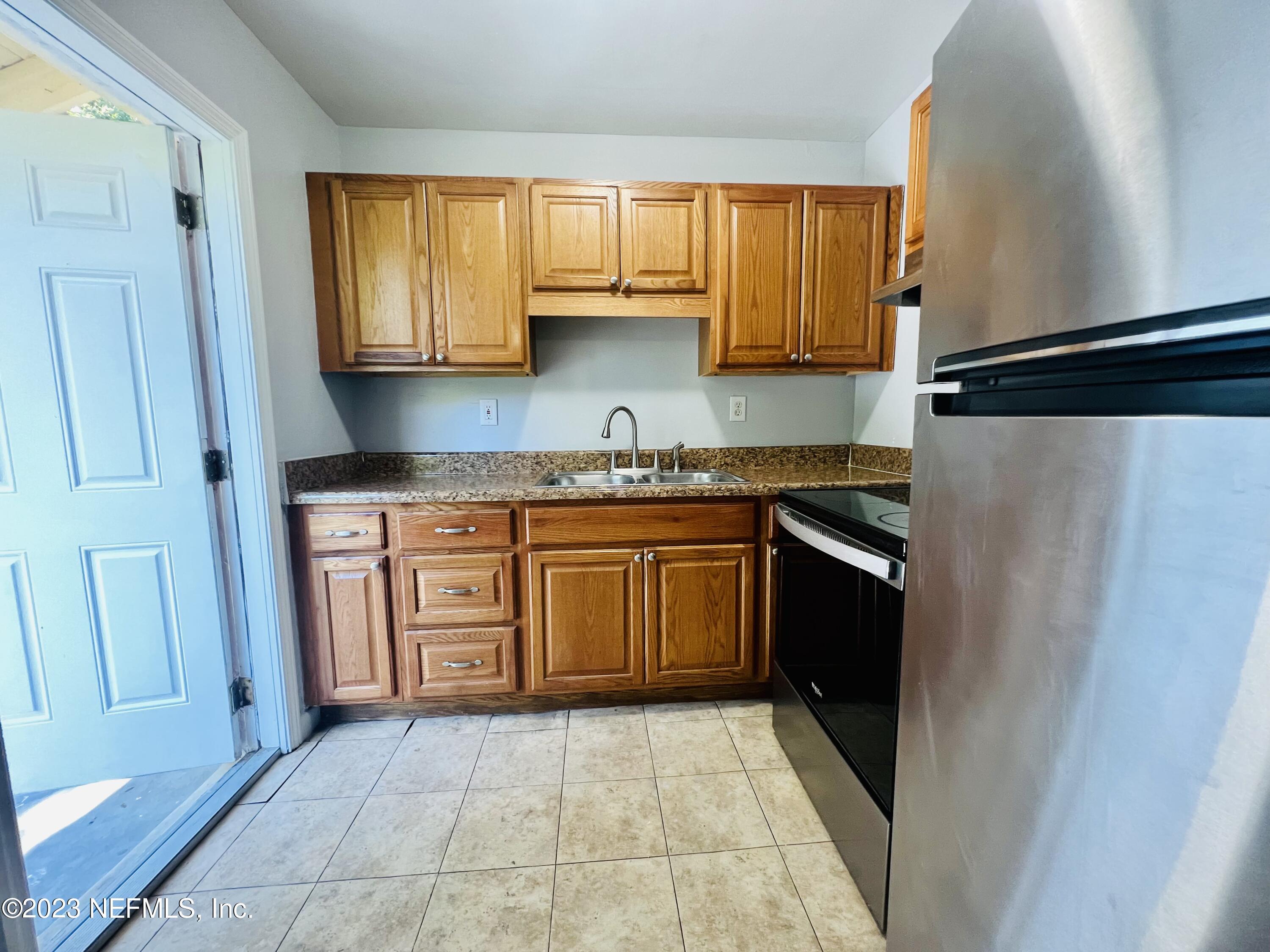 2105 Kingswood Road Jacksonville, FL 32207 - Photo 5 of 15 Kitchen