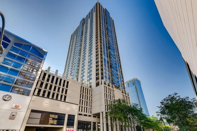 $240,000 | 1122 North Clark Street, Unit 2209, Chicago, IL 60610