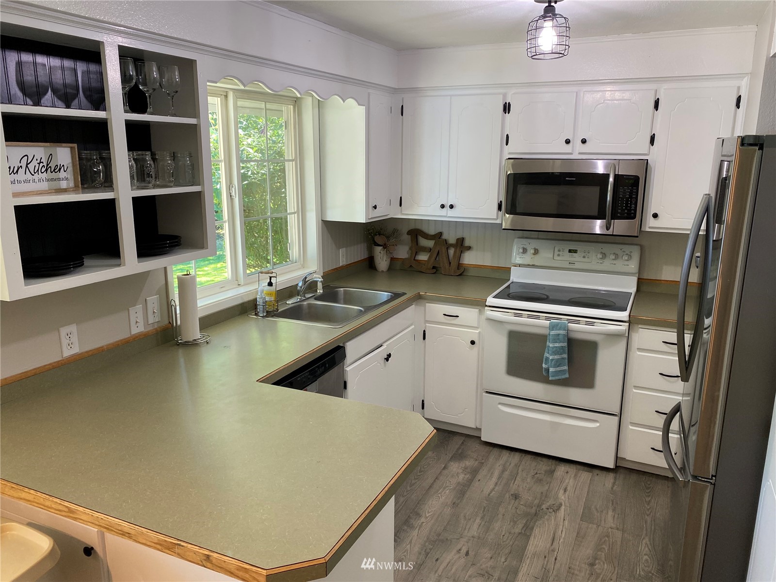 160 Galaxie Road Chehalis, WA 98532 - Photo 17 of 27 a kitchen with stainless steel appliances a stove a microwave and cabinets