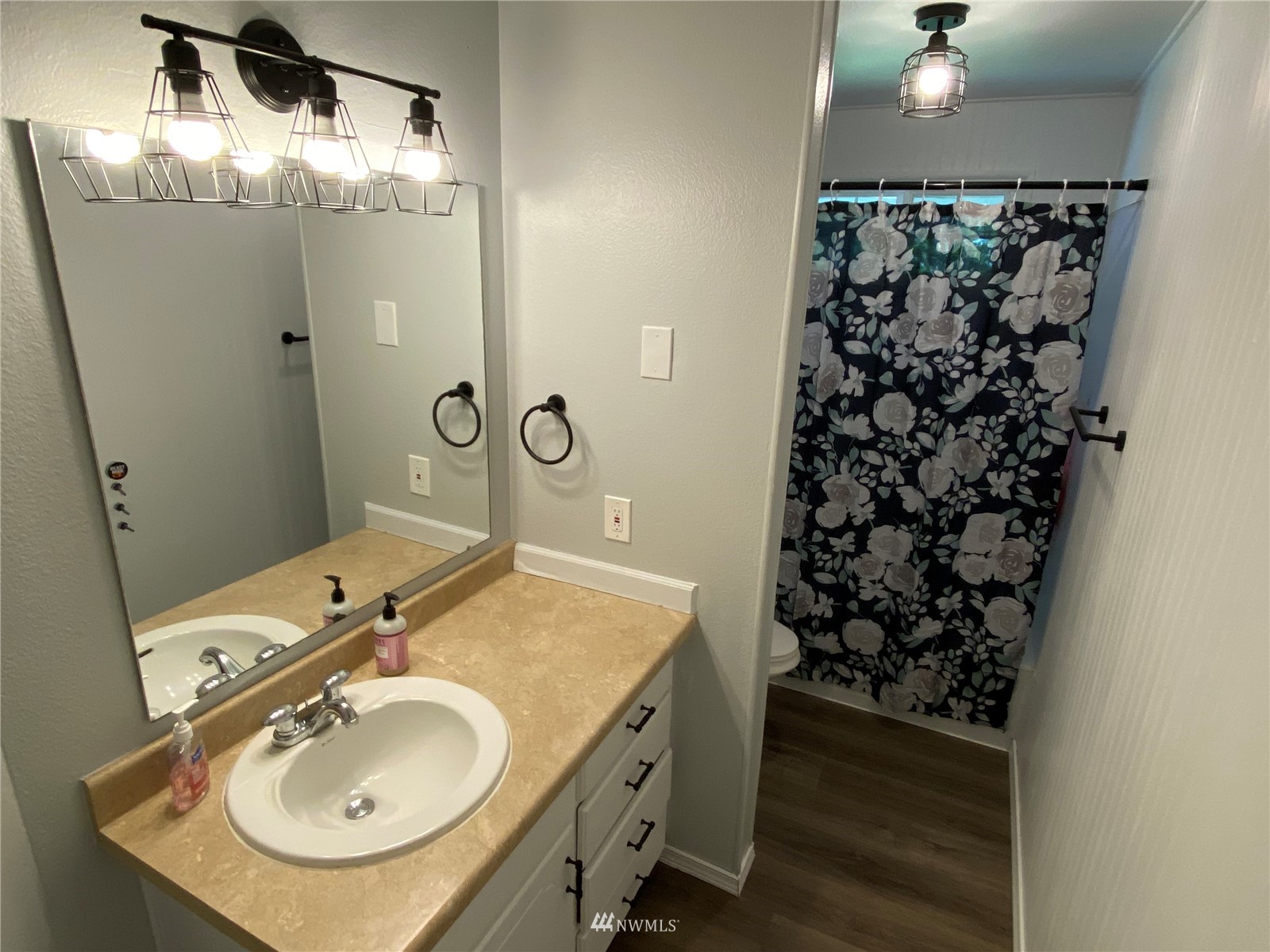 160 Galaxie Road Chehalis, WA 98532 - Photo 19 of 27 a bathroom with a sink vanity and a mirror