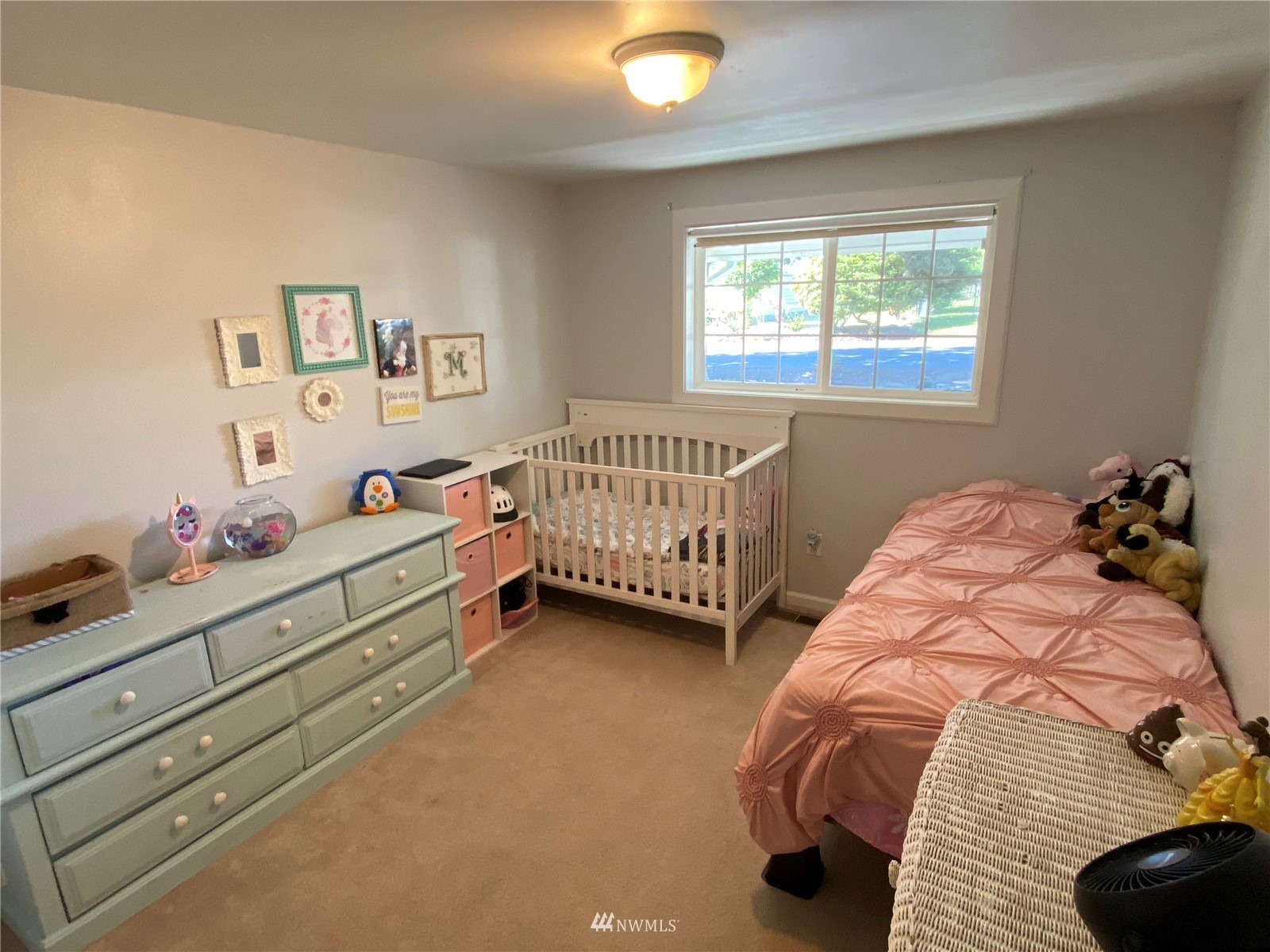 160 Galaxie Road Chehalis, WA 98532 - Photo 21 of 27 a bed room with a bed and a window