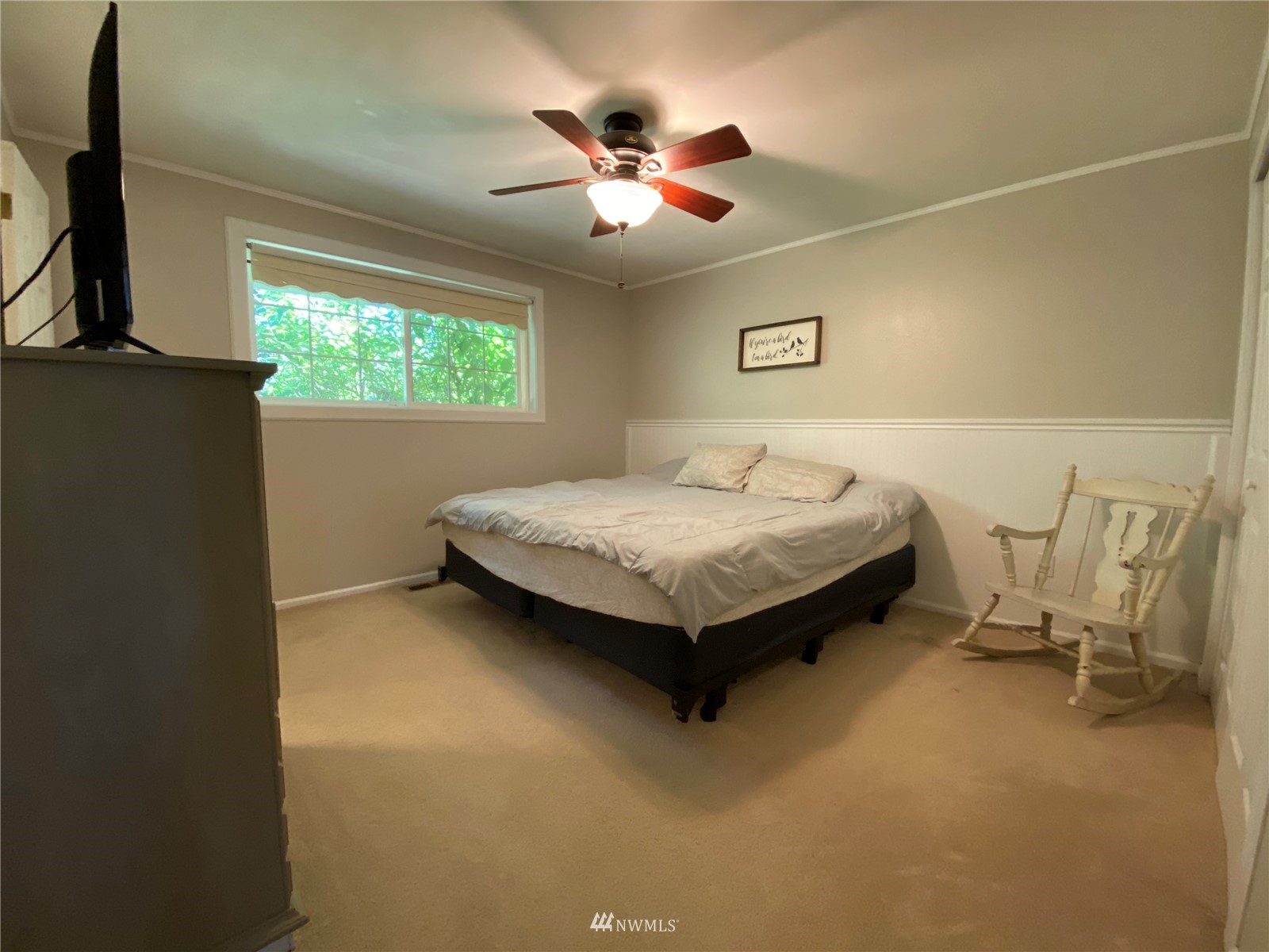 160 Galaxie Road Chehalis, WA 98532 - Photo 22 of 27 a bed room with a bed and a ceiling fan
