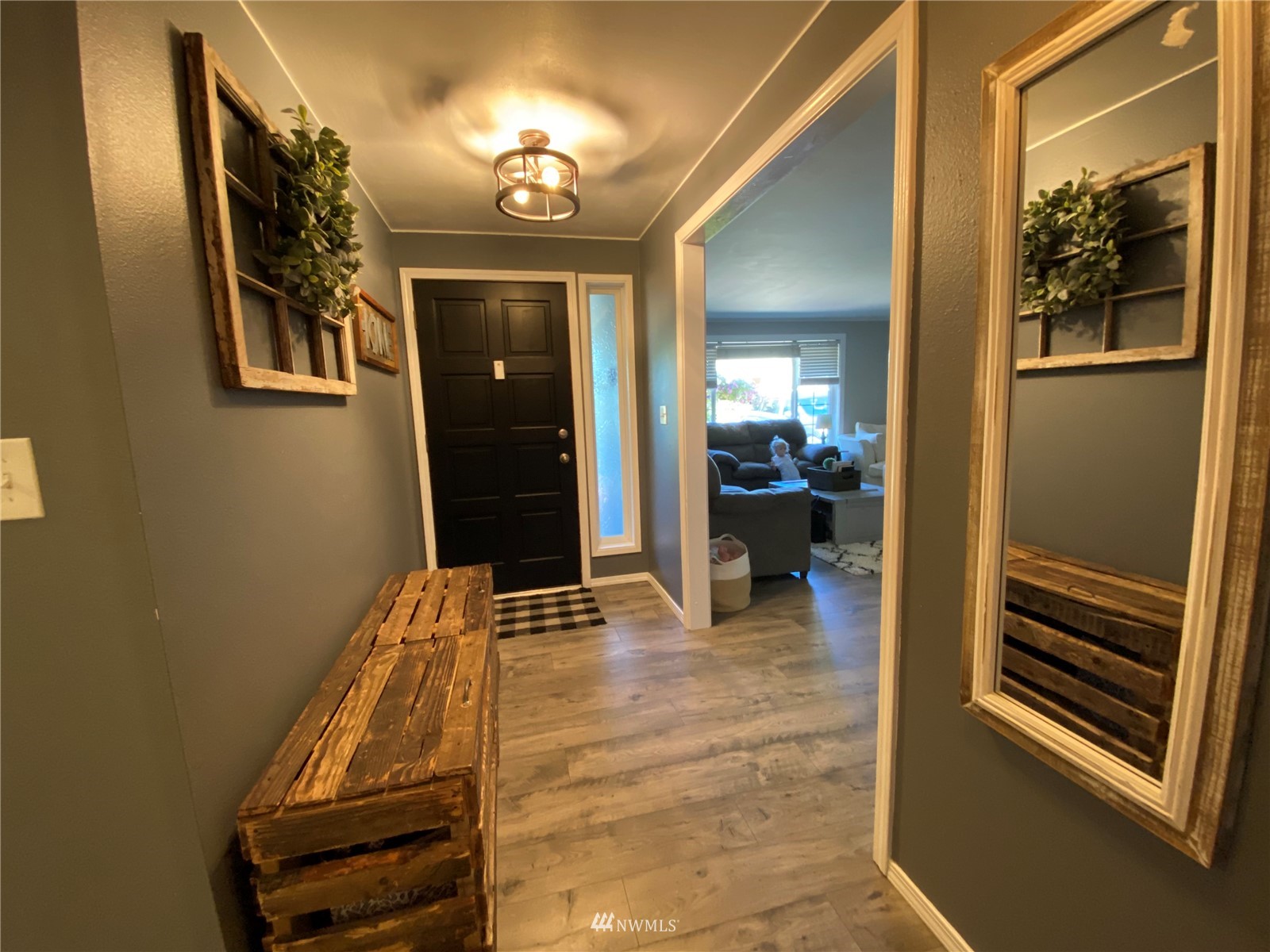 160 Galaxie Road Chehalis, WA 98532 - Photo 5 of 27 a view of a hallway with a elevator