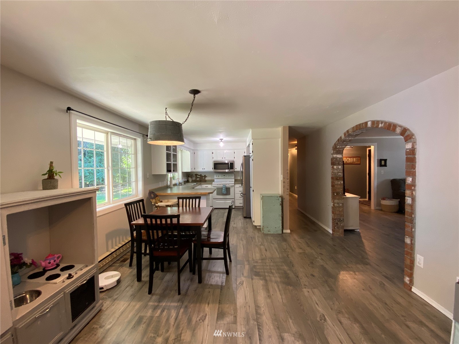 160 Galaxie Road Chehalis, WA 98532 - Photo 9 of 27 a view of a dining room with furniture window and wooden floor