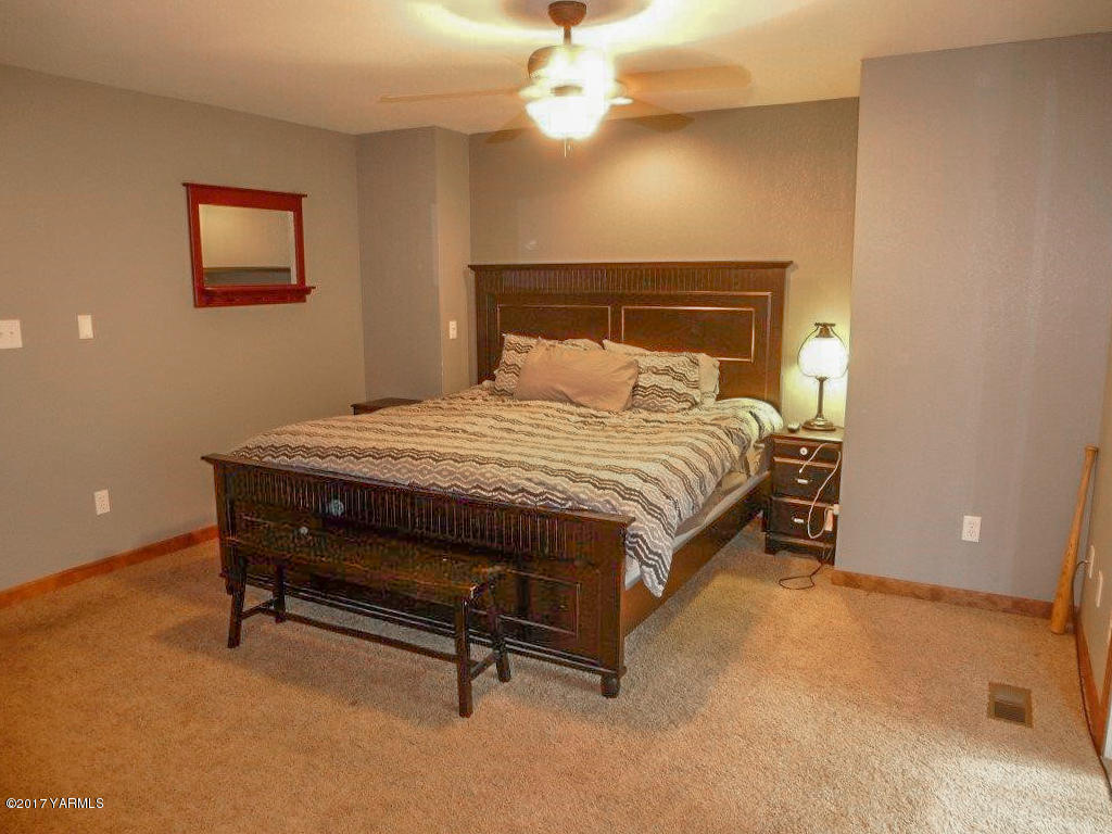 4040 Forsell Road Grandview, WA 98930 - Photo 22 of 56 a bedroom with a bed and a chandelier