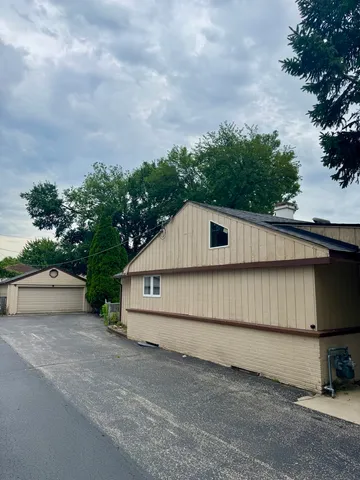 $283,000 | 5125 West 101st Street, Oak Lawn, IL 60453