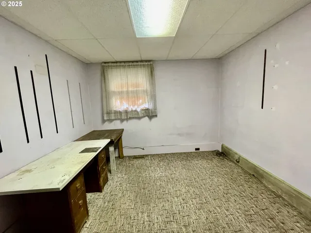 a view of entryway with a front door