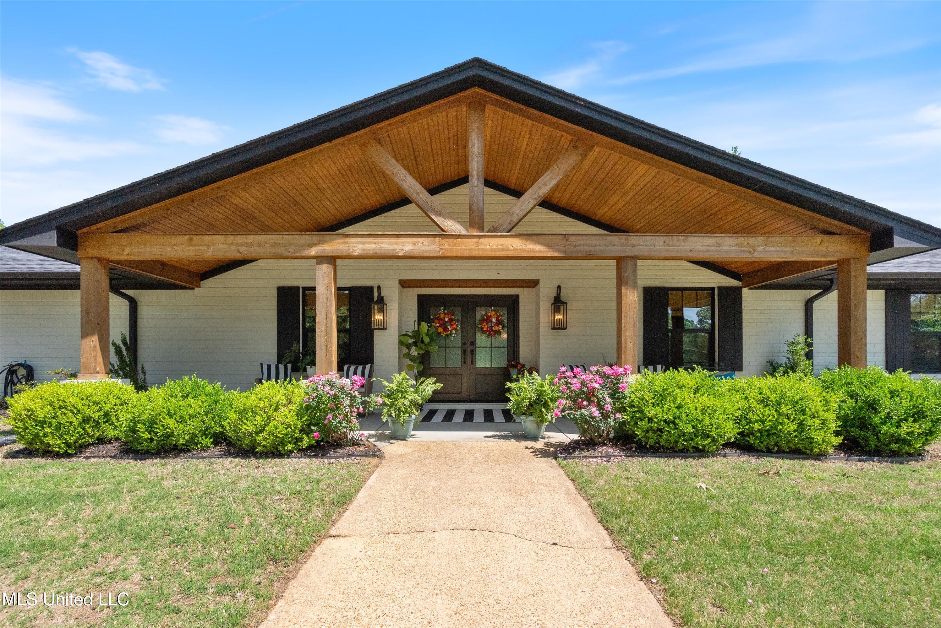 7410 Vaiden Road Hernando, MS 38632 - Photo 2 of 45 Front Porch