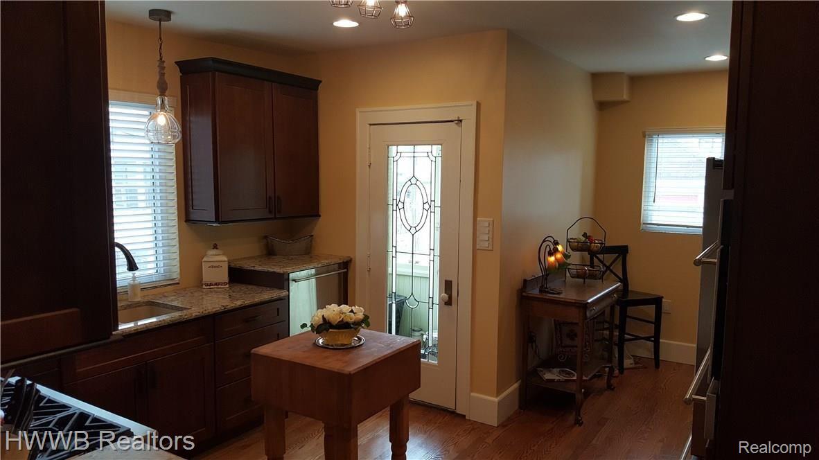 912 Barrington Road Grosse Pointe, MI 48230 - Photo 6 of 26 Rear Kitchen entrance