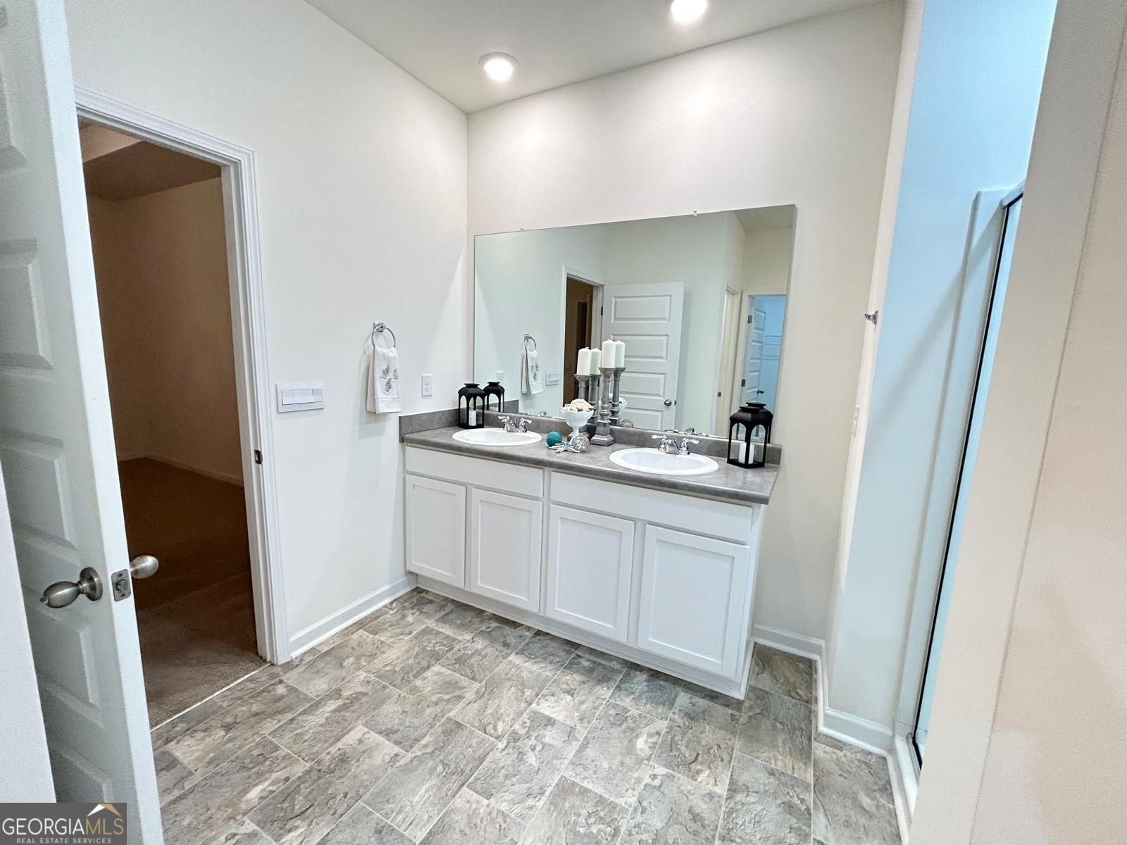 215 Barnyard Way Perry, GA 31069 - Photo 19 of 29 a bathroom with a sink and a mirror