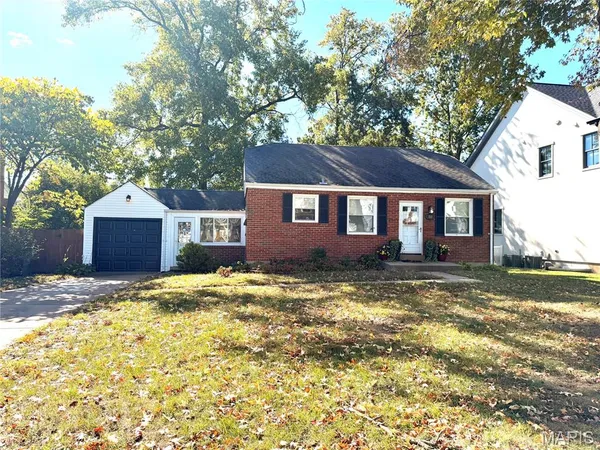 $379,900 | 320 Fairway Lane, Kirkwood, MO 63122