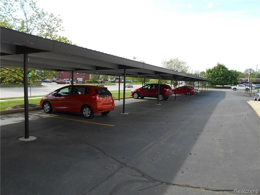 4905 Crooks Road, Unit 65 Royal Oak, MI 48073 - Photo 14 of 15 4905 Crooks Unit 65_14.JPG