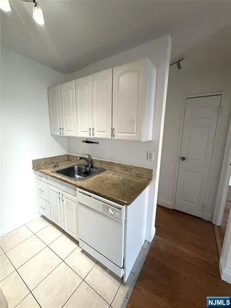 $1,895 | 245 Anderson Street, Unit 4G, Hackensack, NJ 07601