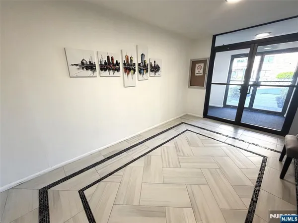 $1,895 | 245 Anderson Street, Unit 4G, Hackensack, NJ 07601