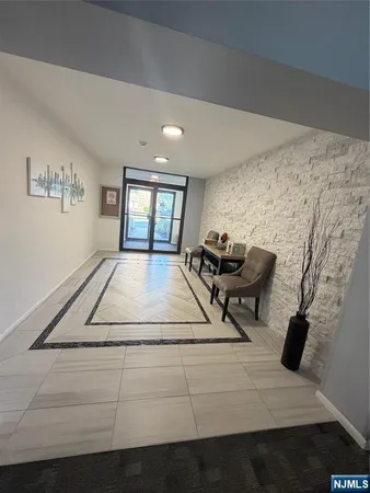 $1,895 | 245 Anderson Street, Unit 4G, Hackensack, NJ 07601