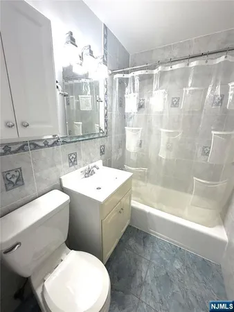 $1,895 | 245 Anderson Street, Unit 4G, Hackensack, NJ 07601