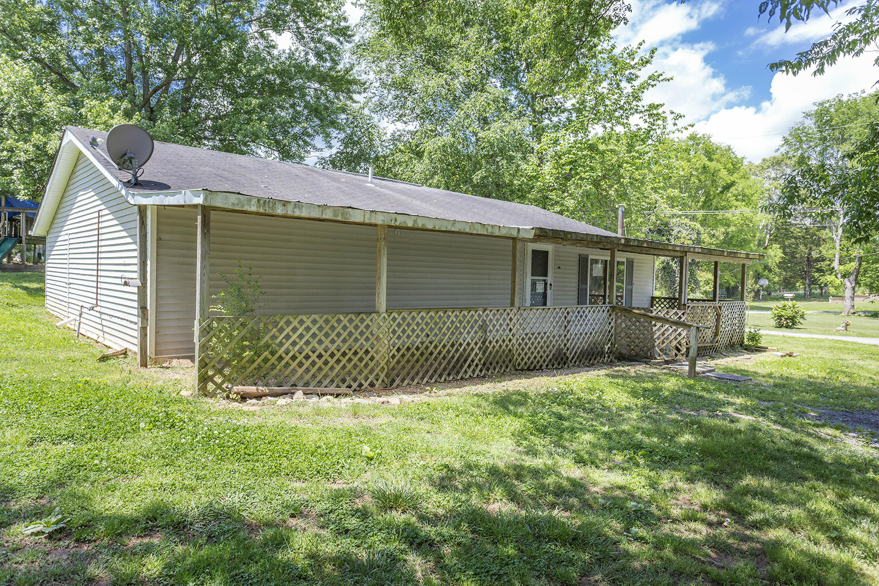 395 Cemetery Road Dayton, TN 37321 - Photo 4 of 11 Exterior (1)