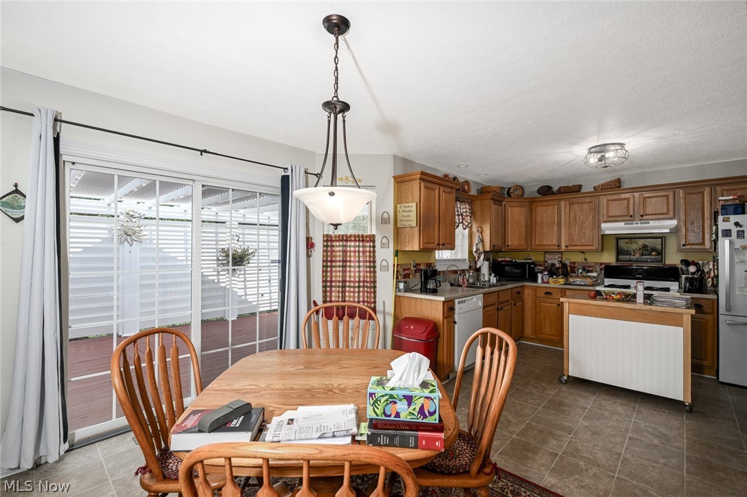 43 Sioux Drive Rittman, OH 44270 - Photo 19 of 44 Eat-in Kitchen