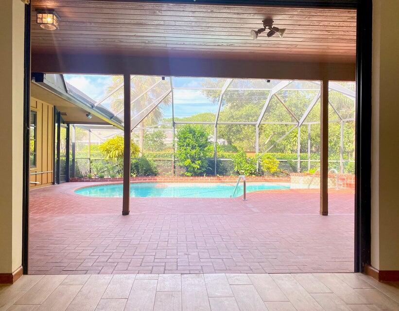 5585 Pennock Point Road Jupiter, FL 33458 - Photo 16 of 19 a view of an empty room with a window