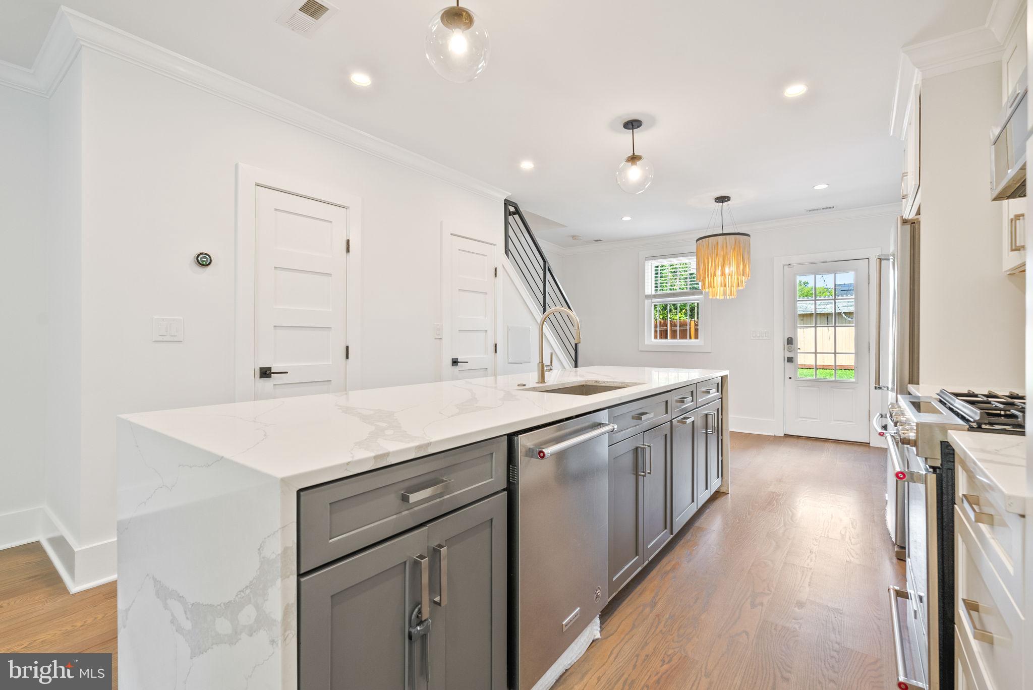 477 Ridge Street Northwest Washington, DC 20001 - Photo 5 of 18