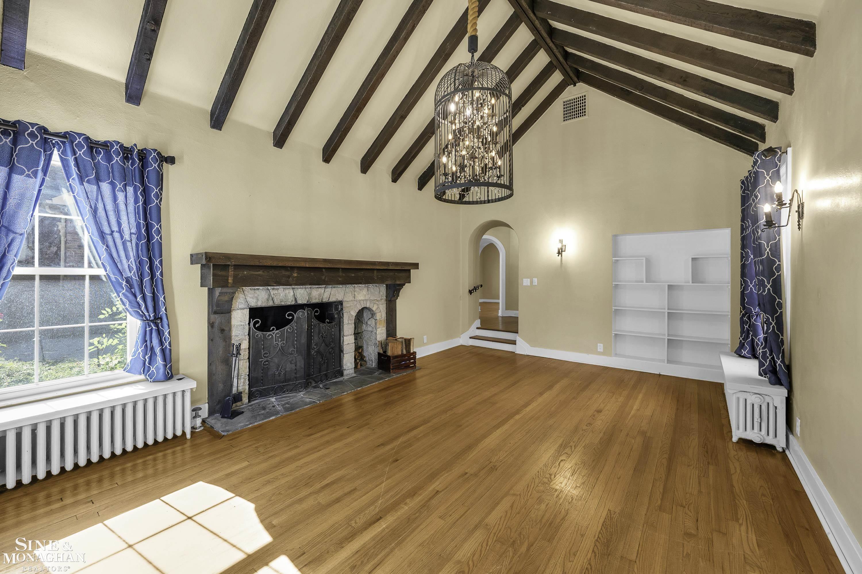 611 Fisher Road Grosse Pointe, MI 48230 - Photo 8 of 49 50158402-8d450571-c117-4a6b-a7c7-40b514ef3bf5.JPG