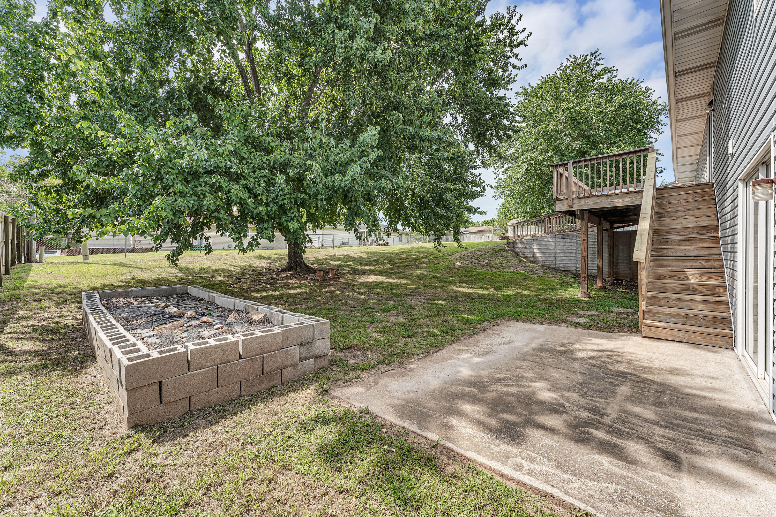 711 Rice Street Nixa, MO 65714 - Photo 10 of 39 Garden space