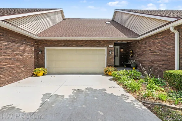 $425,000 | 819 East Pointe Drive, Port Huron, MI 48060