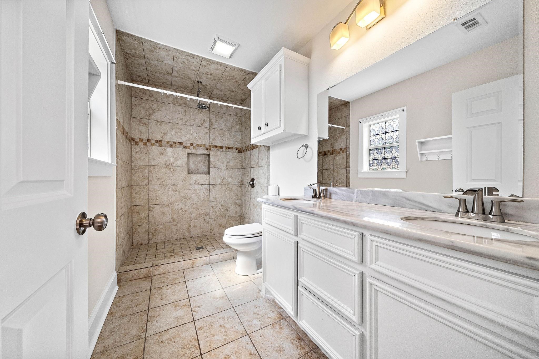 1327 Idylwild Street, Unit A Houston, TX 77009 - Photo 6 of 9