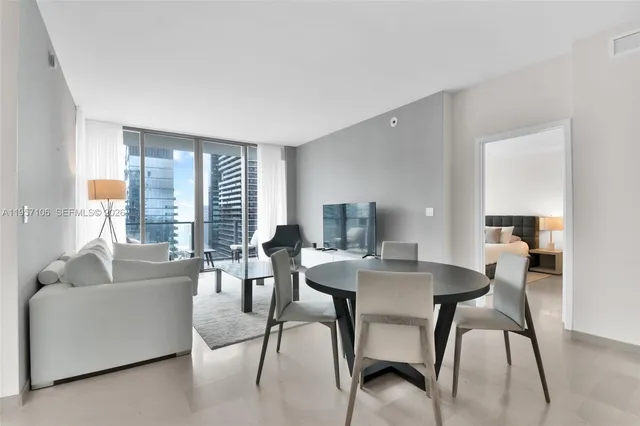 $6,700 | 88 Southwest 7th Street, Unit 3503, Miami, FL 33130