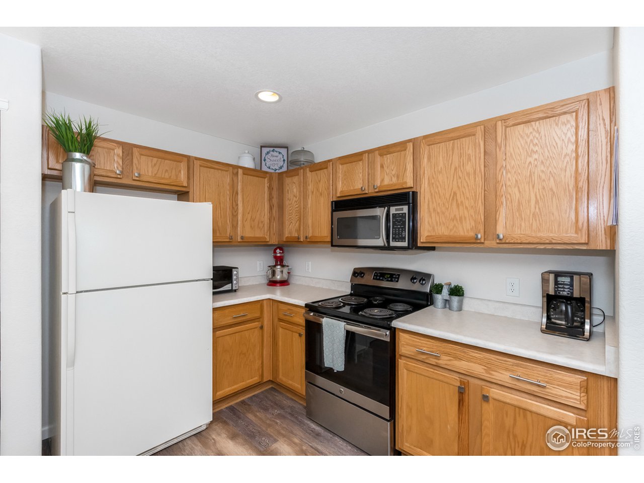 6827 Autumn Ridge Drive, Unit 3 Fort Collins, CO 80525 - Photo 4 of 35 Brand new stove/oven in stainless/steel.
